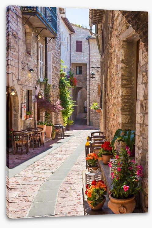 Alfresco dining in Italy