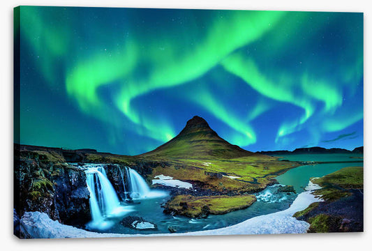 Borealis above Kirkjufell