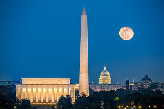 Monumental supermoon