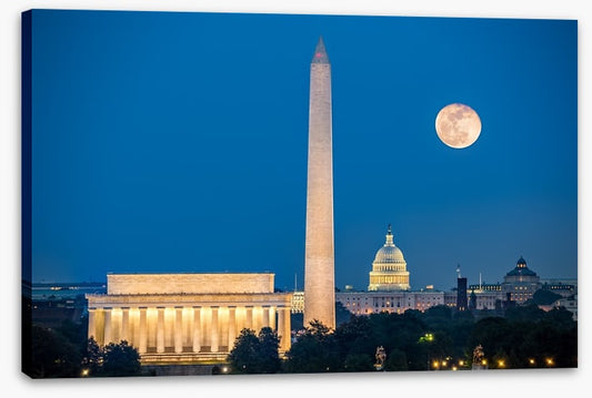 Monumental supermoon