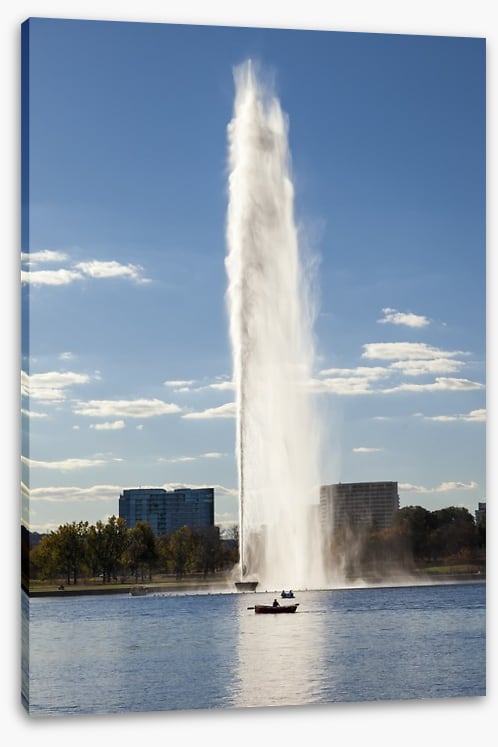 Burley Griffin Lake fountain
