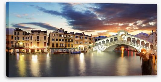 Rialto bridge dusk