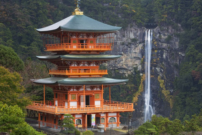 Nachi Falls pagoda
