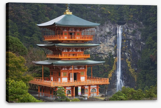 Nachi Falls pagoda